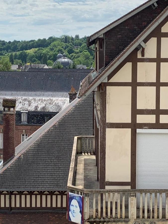 Au Coeur De Lisieux 83 M2 Et Vue Sur La Basilique Apartment Exterior photo